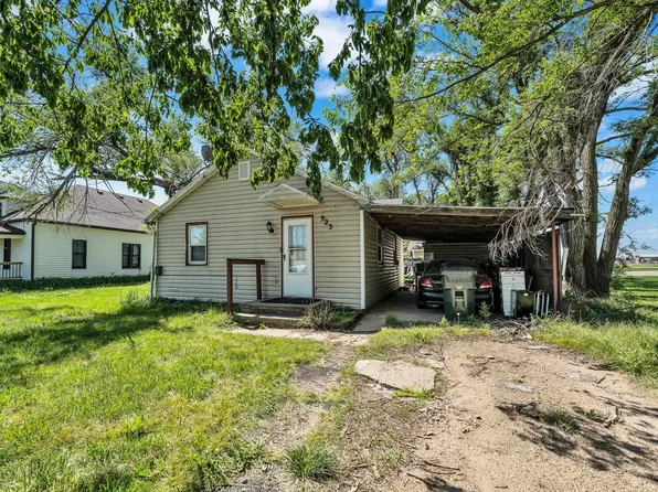 923 W 2nd St, Halstead, KS 67056