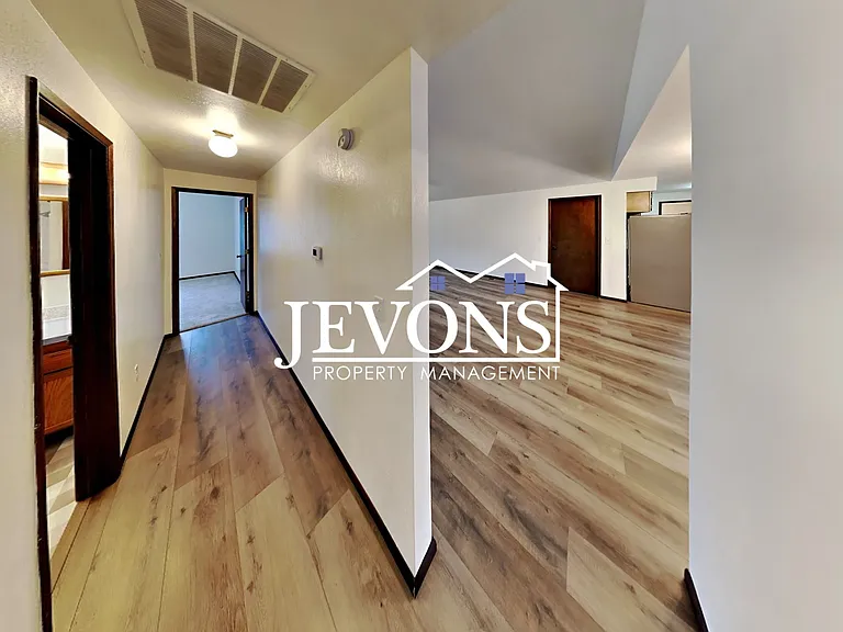 1202 S 39th Ave — Photo 12