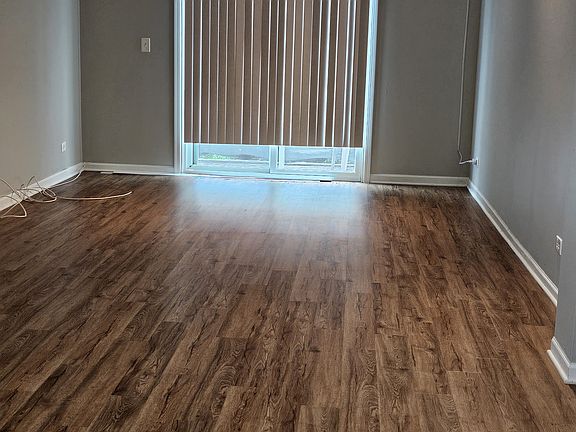 4th image of 1135 Hawthorne Ln
