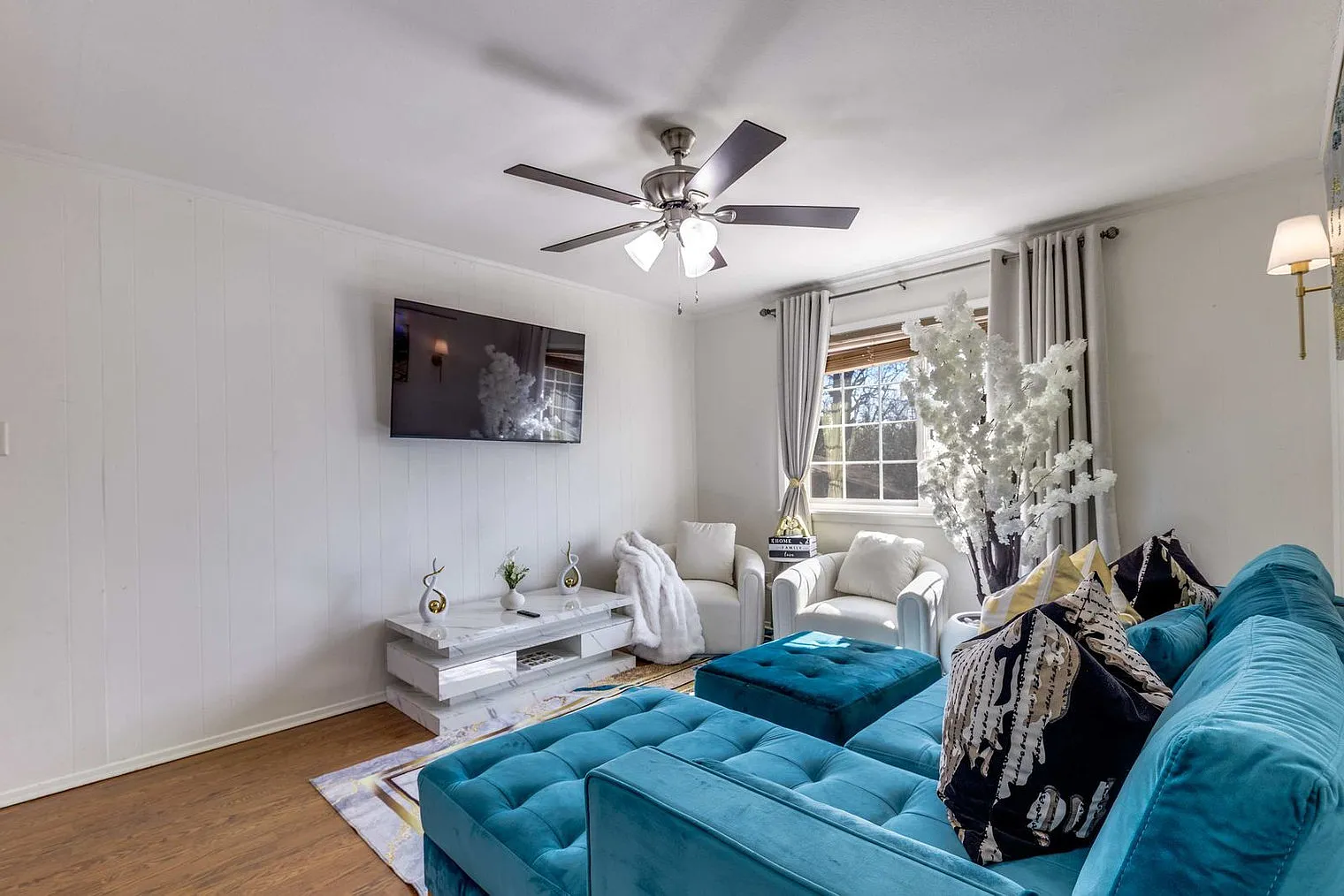 2 bed, 1.0 bath, 699 sqft, $3,495 — Photo 2
