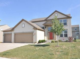 8807 Sunray Dr, Shawnee, KS 66227