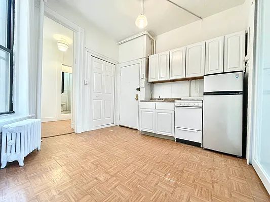 Rented by HOLTON REAL ESTATE INC. | media 11