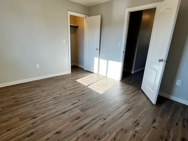 1183 N 14th St E — Photo 14