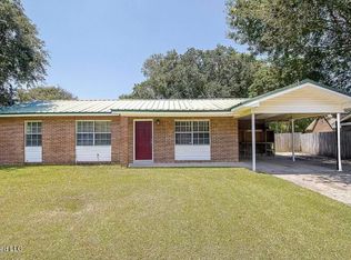 1803 Cherokee Dr, Pascagoula, MS 39581