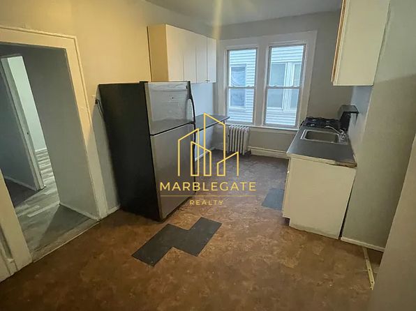 439 Springdale Ave #11L