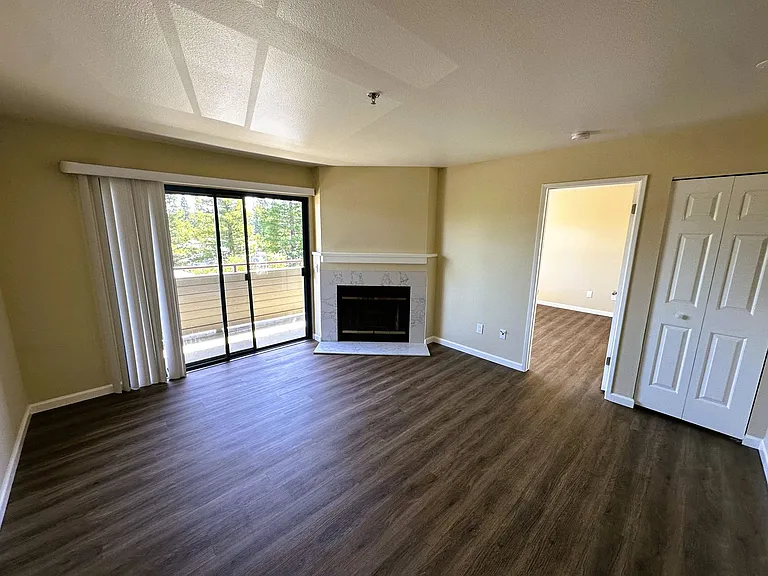 202 Mariner Way — Photo 3