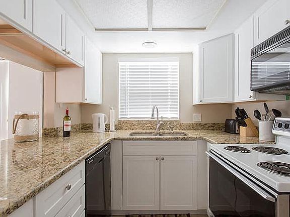 4th image of 19451 Gulf Blvd APT 317