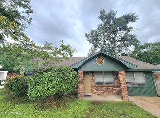 412 Holly St, Ocean Springs, MS 39564