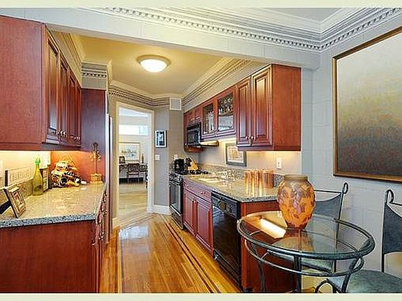 3rd image of 22 W 66th St #7THFLOOR