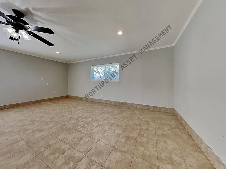 2724 Russwood Ln — Photo 9