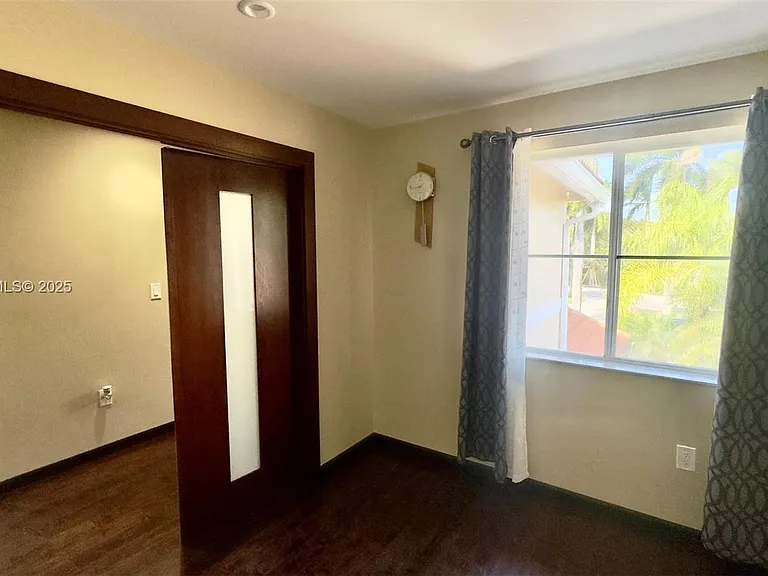 1094 Redwood St #1094 — Photo 9
