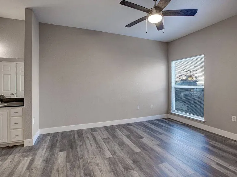 Broadleaf Apartments — Photo 102