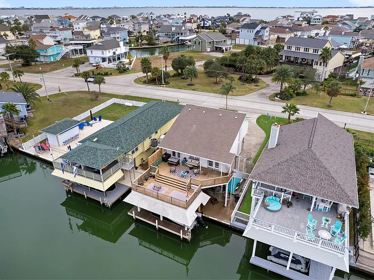 1114 Tiki Dr — Photo 4