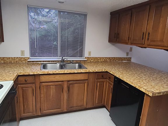 3rd image of 1124 Lower Marine Dr #A