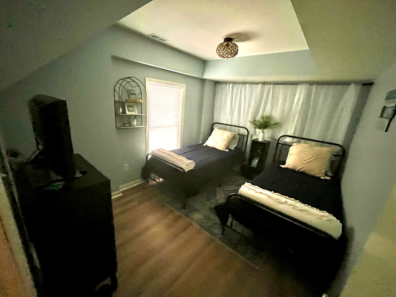 3 bed, 1200 sqft, $2,000 — Photo 3