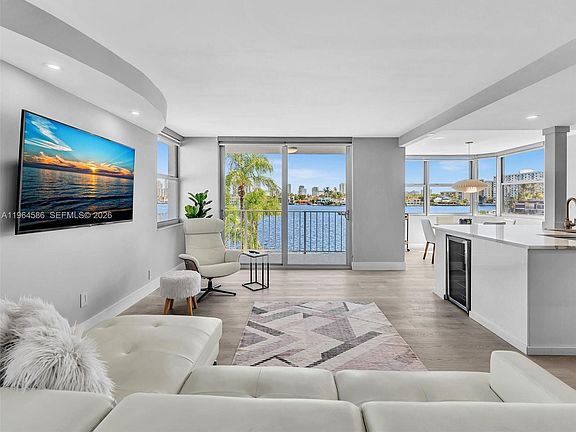 4th image of 16570 NE 26th Ave APT 3A