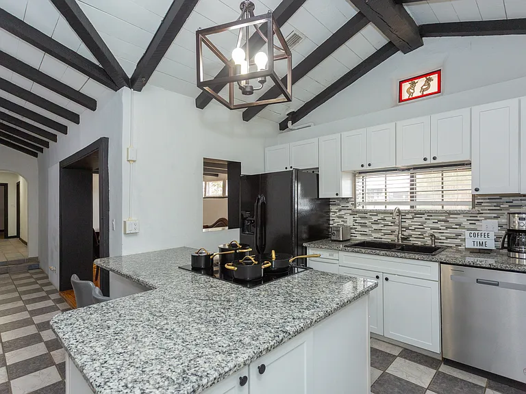 610 W Hermosa Dr — Photo 15
