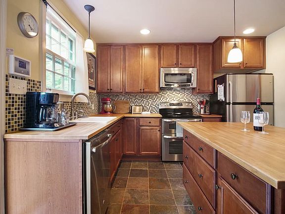 5th image of 418 Barbara Dr