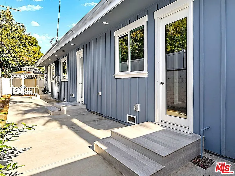 17175 Rayen St — Photo 21