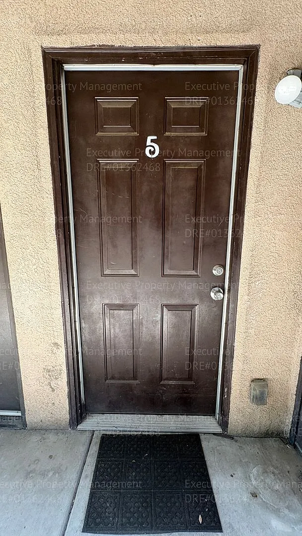 3017 Potomac Ave — Photo 2