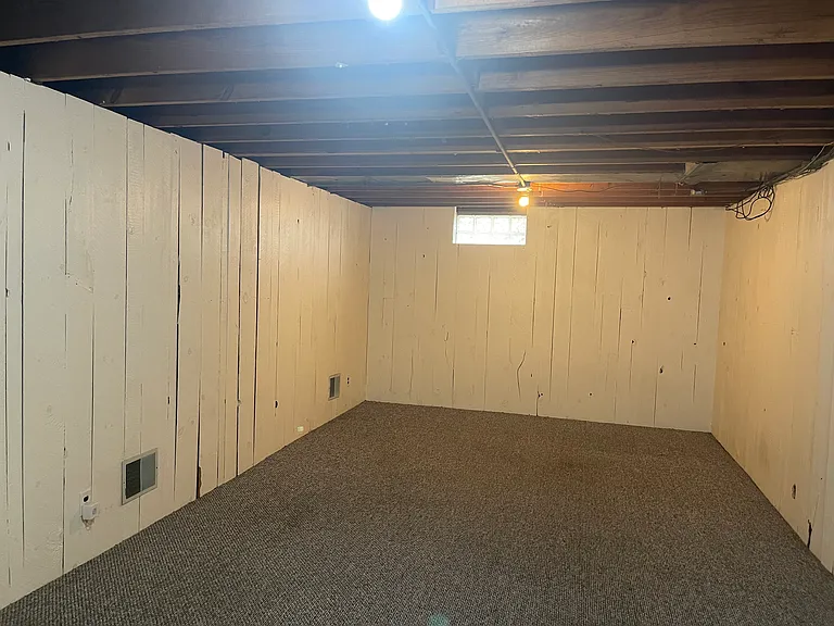 750 Pine Ave NW — Photo 15