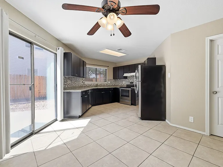 151 McLennan Oak — Photo 8