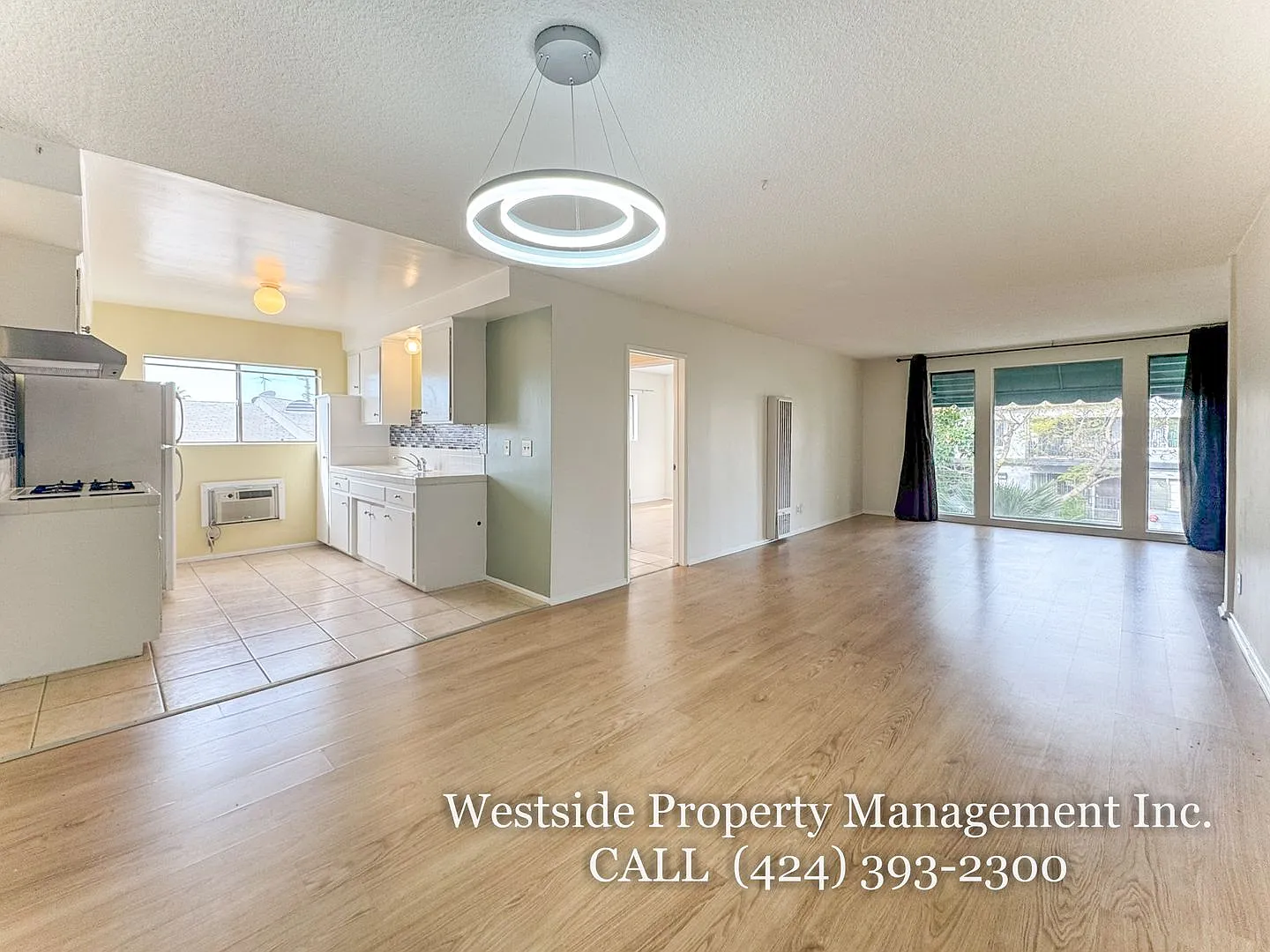 Spacious & Bright Front Corner 1BD/1BA — Photo 1