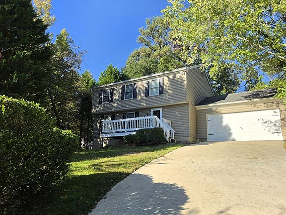3rd image of 132 Kings Ridge Dr