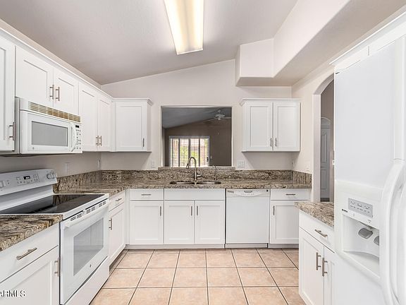 5th image of 2319 E Aire Libre Ave
