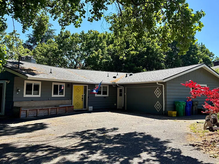 2230 SW Caldew St — Photo 1