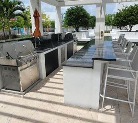5th image of 466 SW Port St #10537832