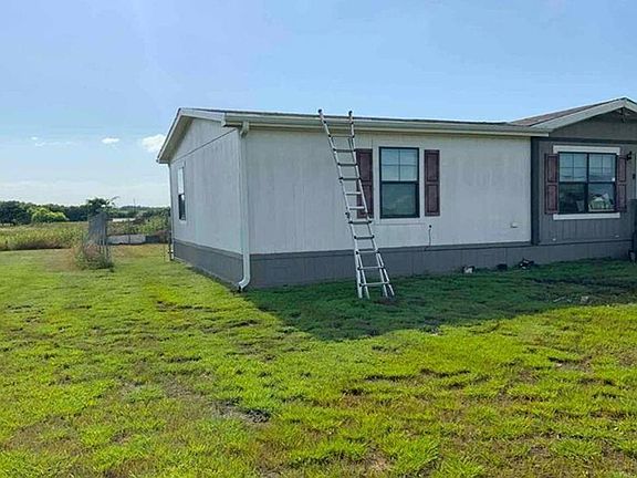 3rd image of 112 Terri Dr