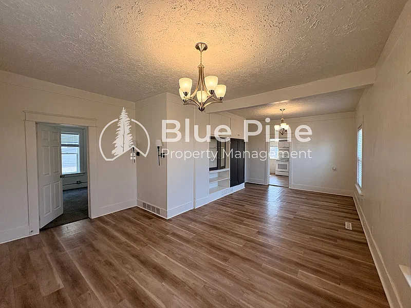 4 bed, 1.0 bath, 1445 sqft, $1,695 — Photo 3