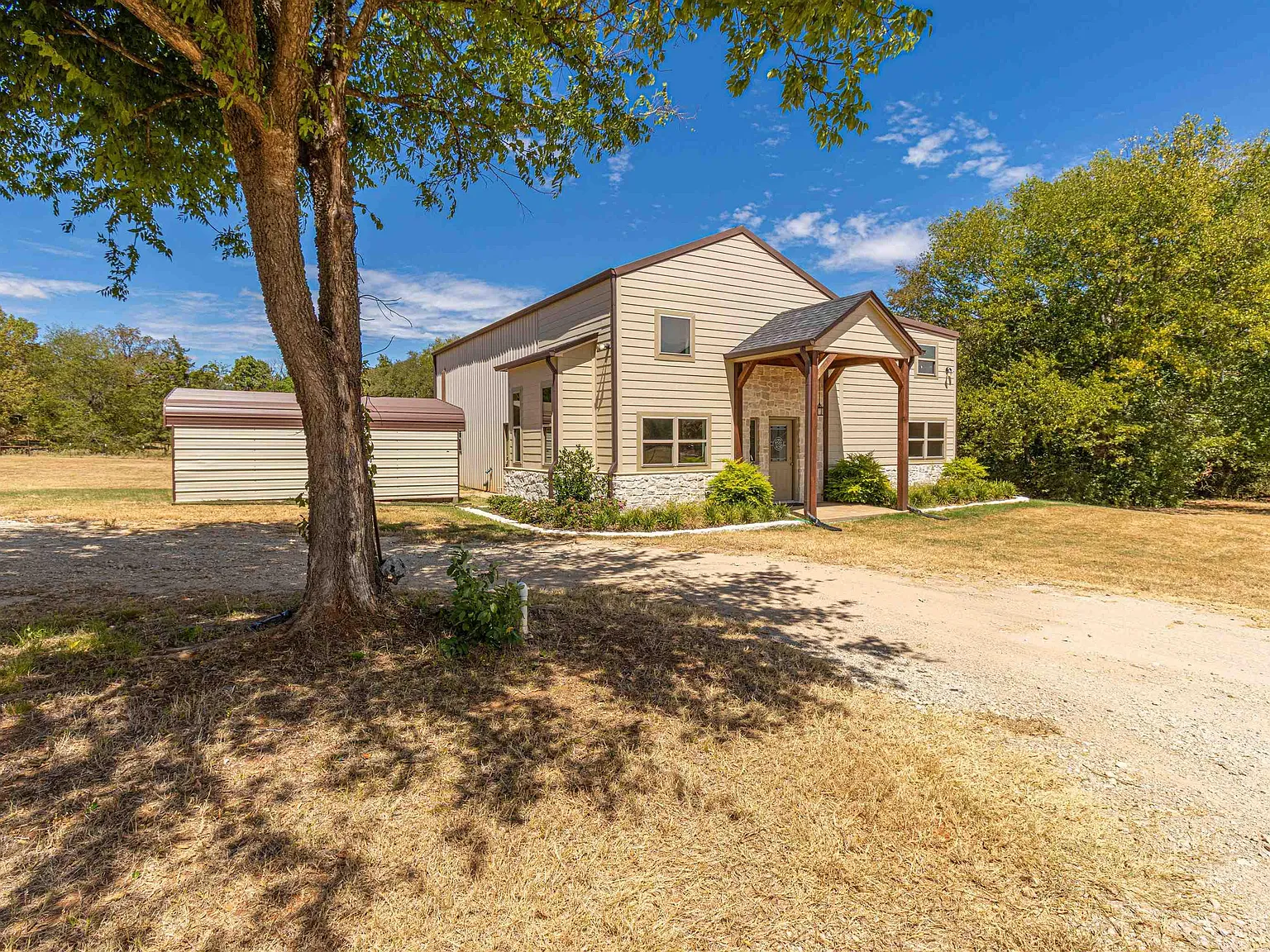 3 bed, 2.5 bath, 2921 sqft, $3,000 — Photo 1