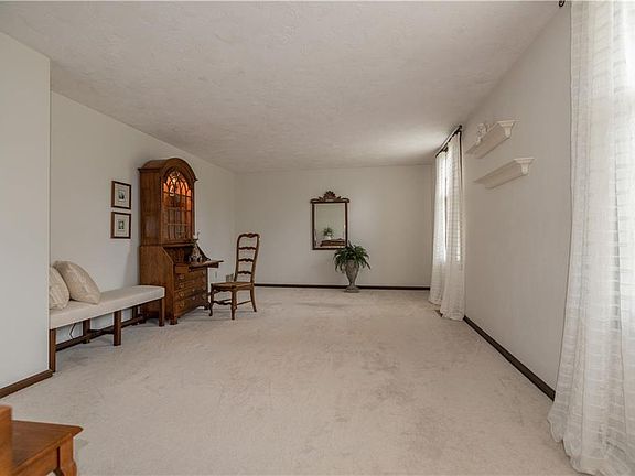 4th image of 2007 Oakwood Dr