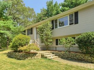 54 Robin Hill Rd, Chelmsford, MA 01824