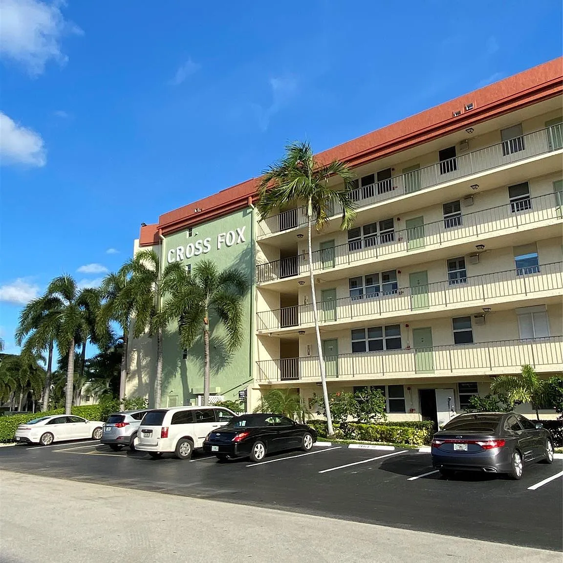 2 bed, 2.0 bath, 928 sqft, $1,950 — Photo 2