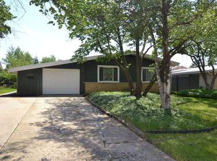 4521 Lilac Ave, Glenview, IL 60025