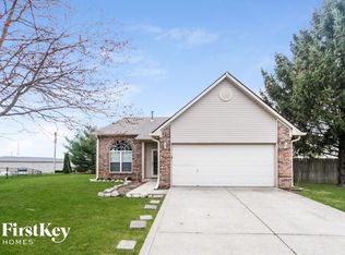 1056 Oak Leaf Rd, Franklin, IN 46131