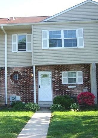 1st image of 250 Carlyn Ct
