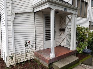 4325 NE Halsey St #18, Portland, OR 97213