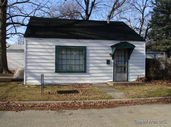 2nd image of 101 S Feldkamp Ave