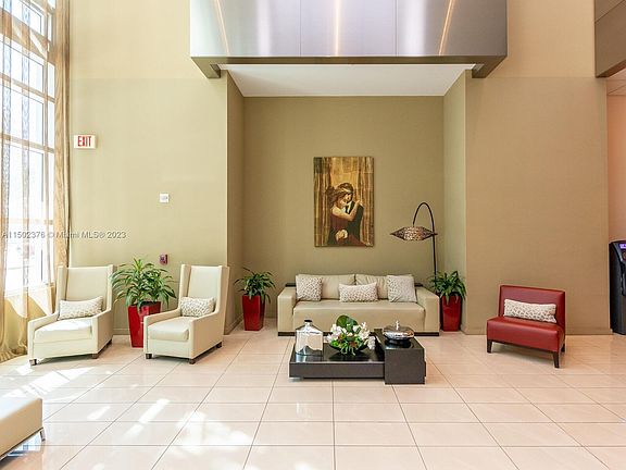 3rd image of 300 Biscayne Blvd #T-2114