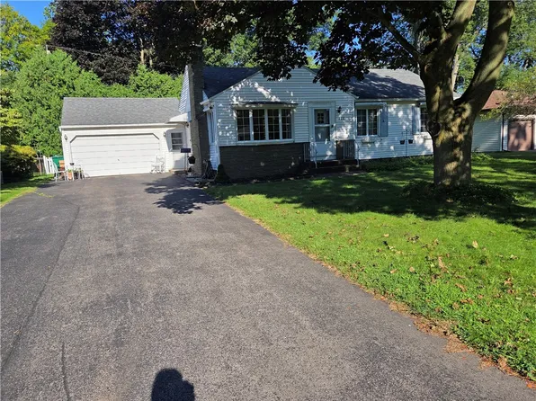 111 Hastings Ln, Rochester, NY 14617
