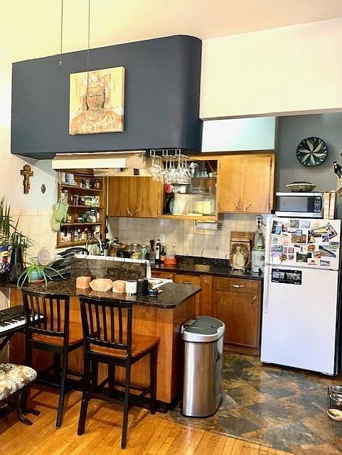 1st image of 2107 Steinway St #2R