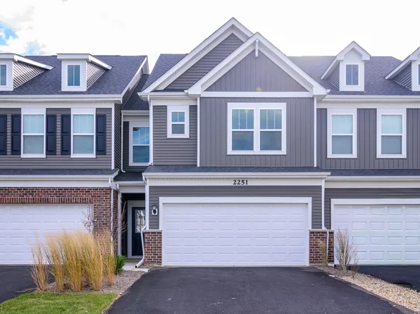 2251 Horseshoe Cir, Naperville, IL 60564
