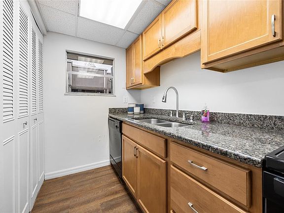 4th image of 711 SW 75th St APT 106