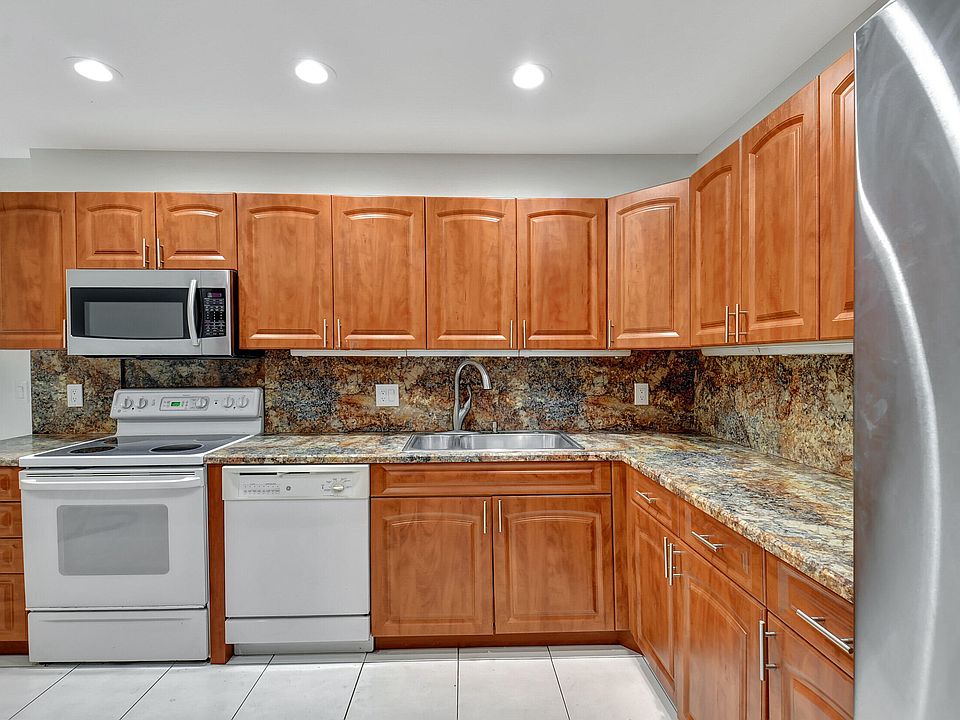 1st image of 70 Cambridge Lane
