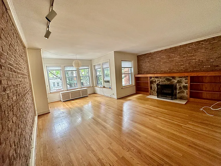 6631 N Glenwood Ave #2N — Photo 1