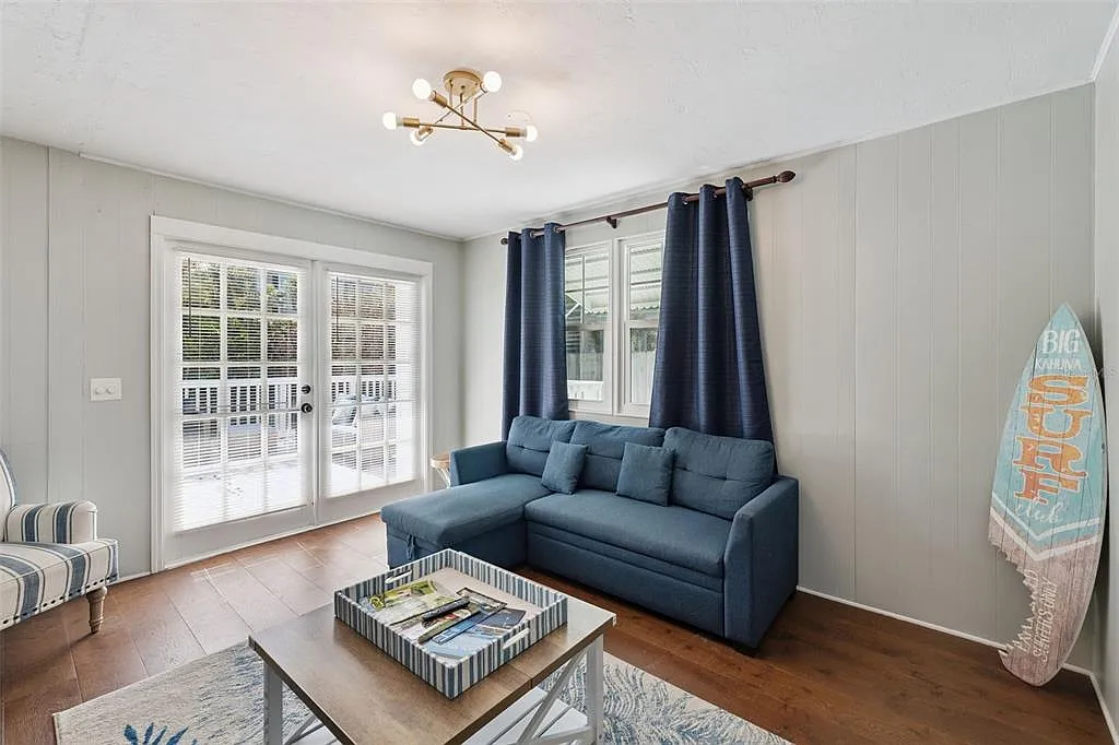 5 bed, 2.5 bath, 1654 sqft, $4,000 — Photo 4